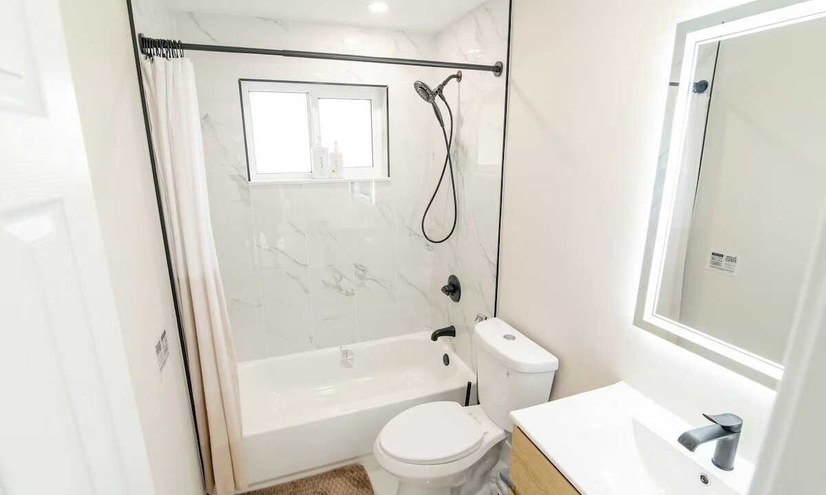 Photo of Bathroom in Sunset