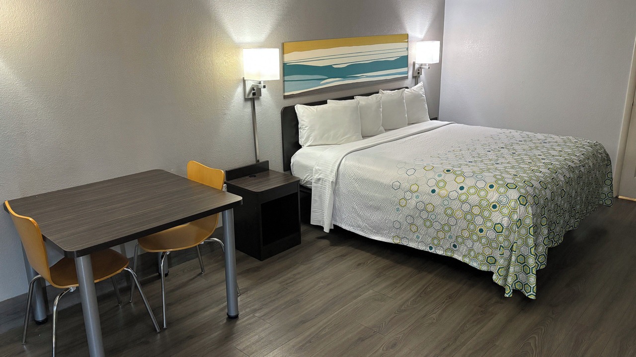 Photo of Bedroom in Lake Purdy