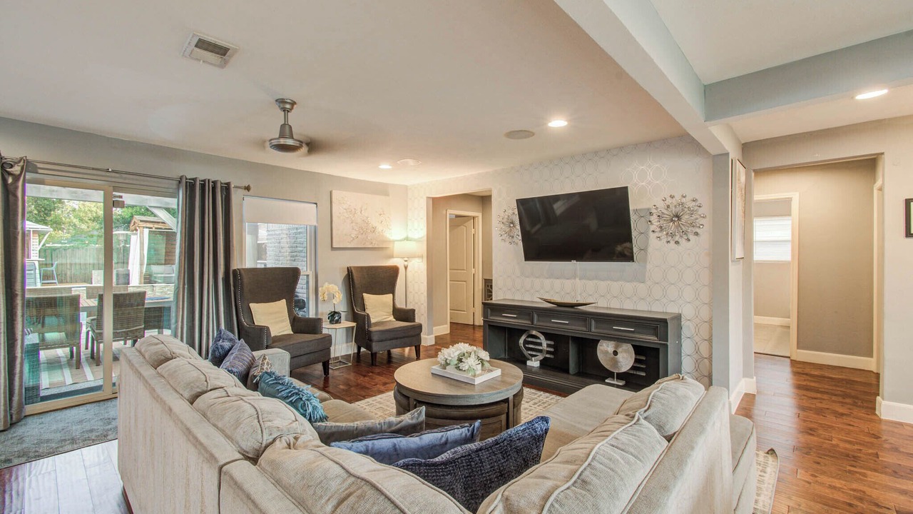 Photo of Livingroom in Westbury