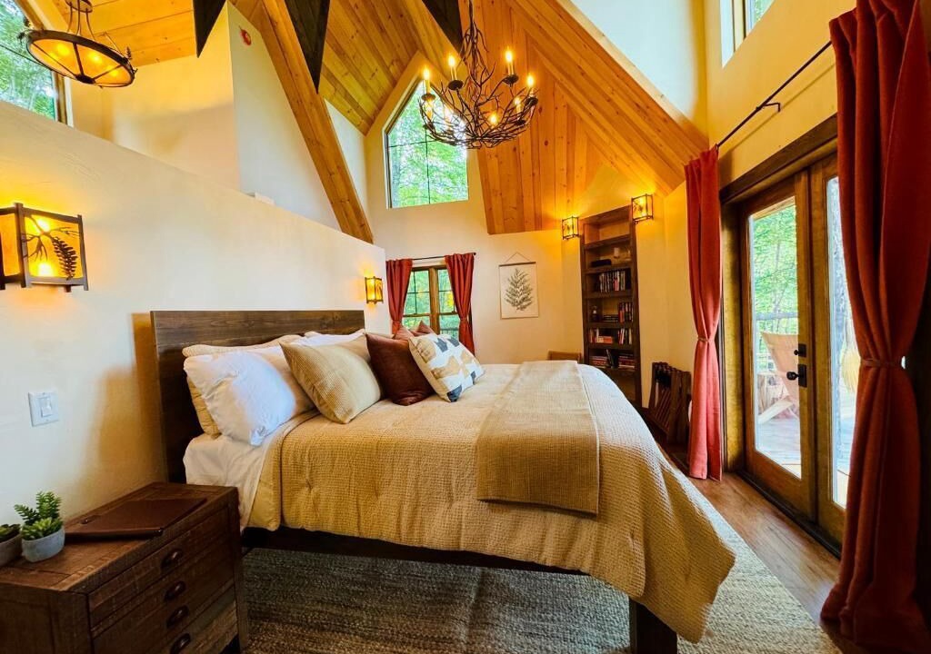 Photo of Bedroom in Waynesville