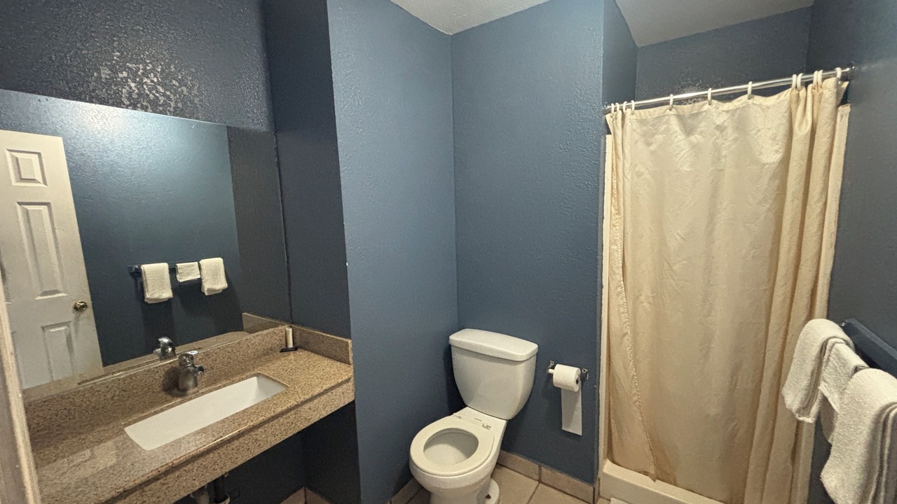 Photo of Bathroom in Greater Greenspoint