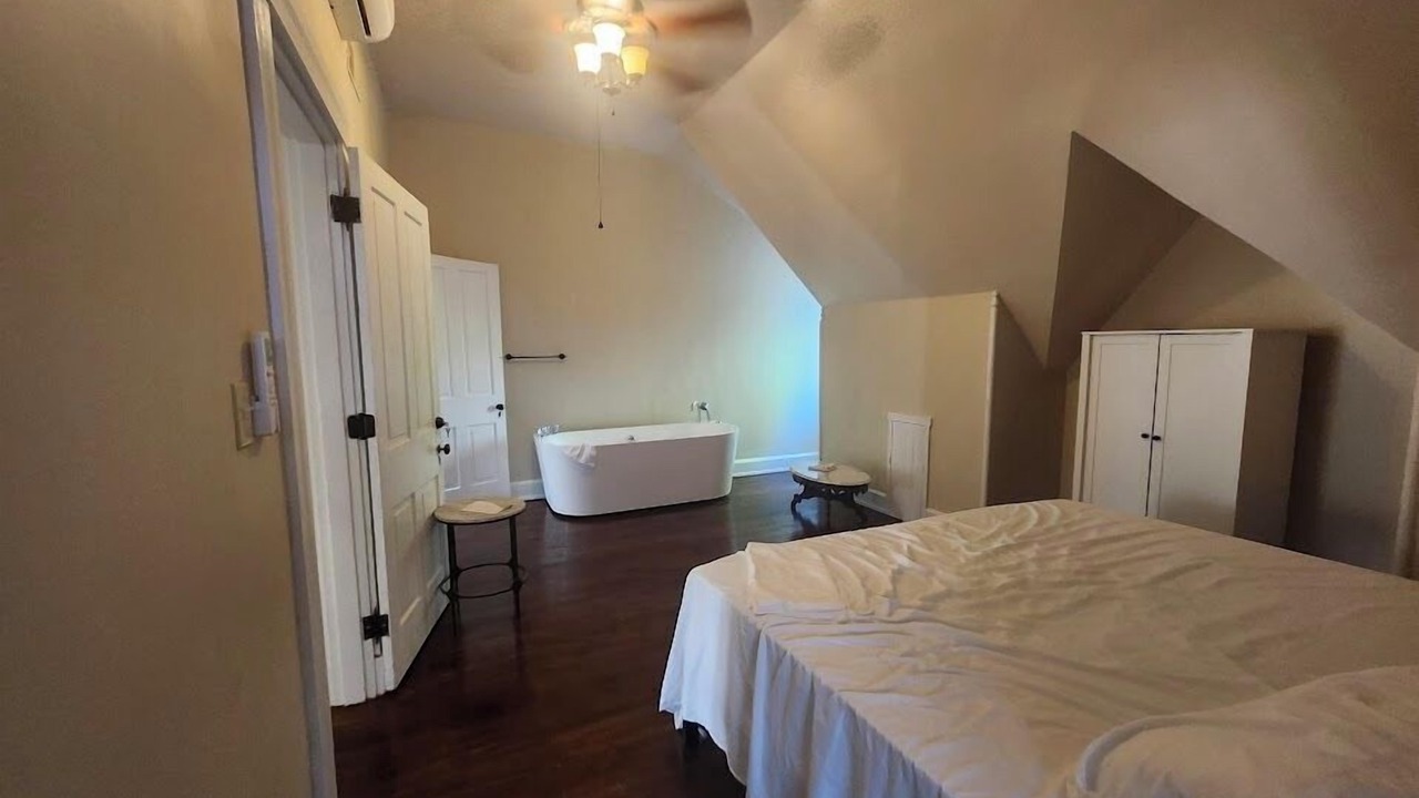 Photo of Bedroom in Maysville