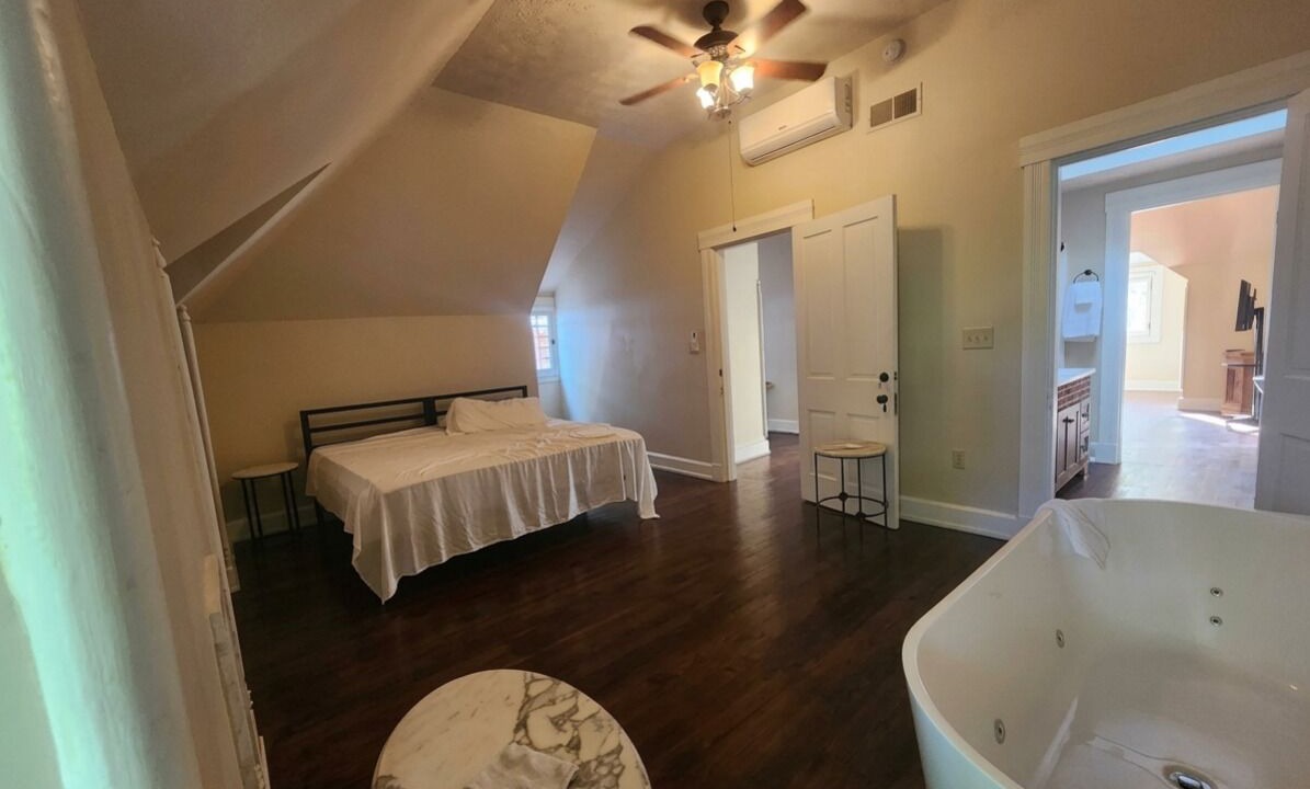 Photo of Bedroom in Maysville