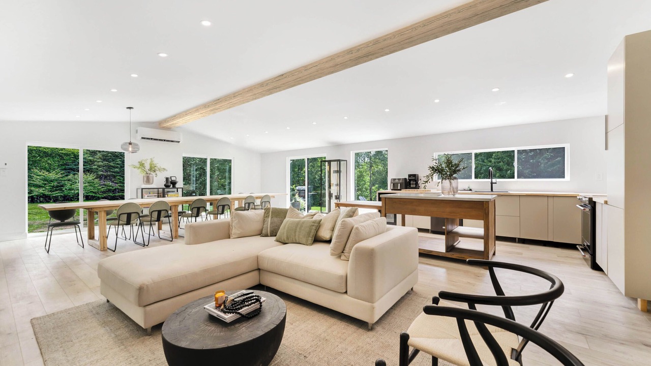 Photo of Livingroom in Amherst