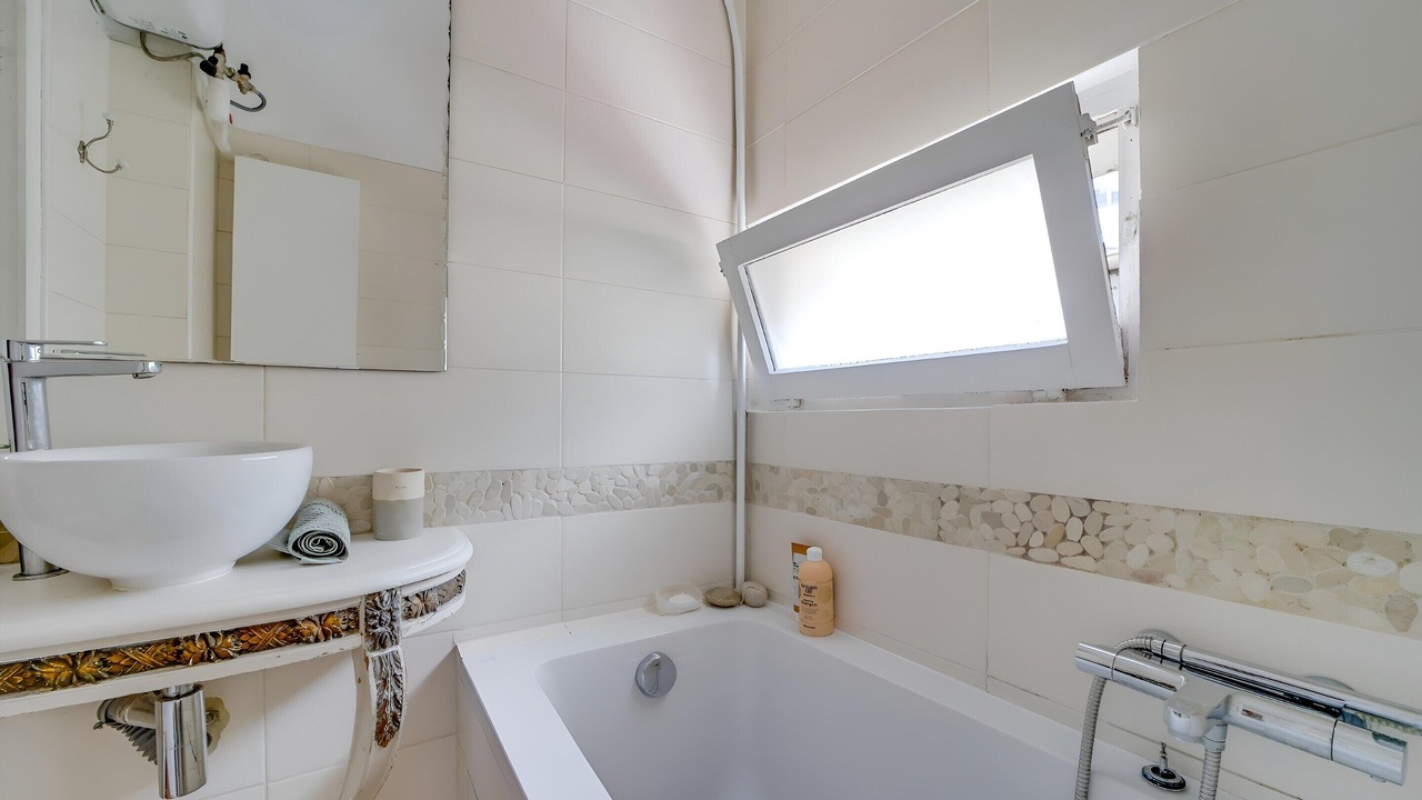Photo of Bathroom in Saint-Ouen
