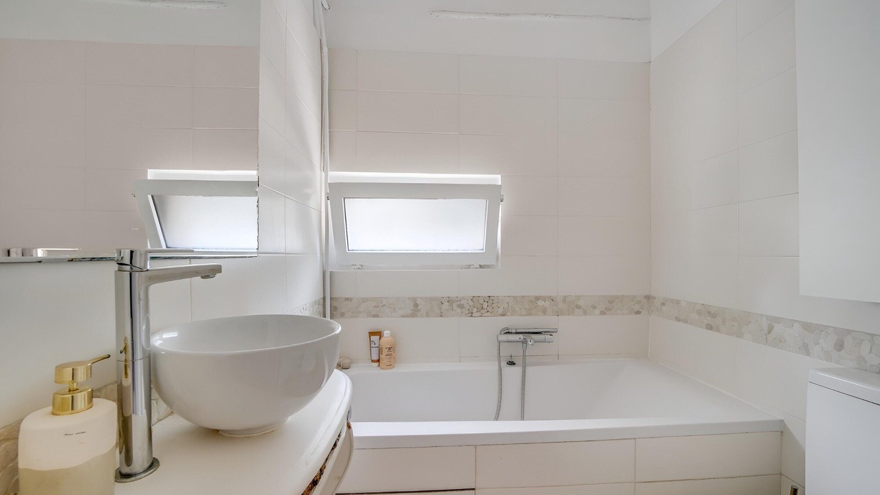Photo of Bathroom in Saint-Ouen
