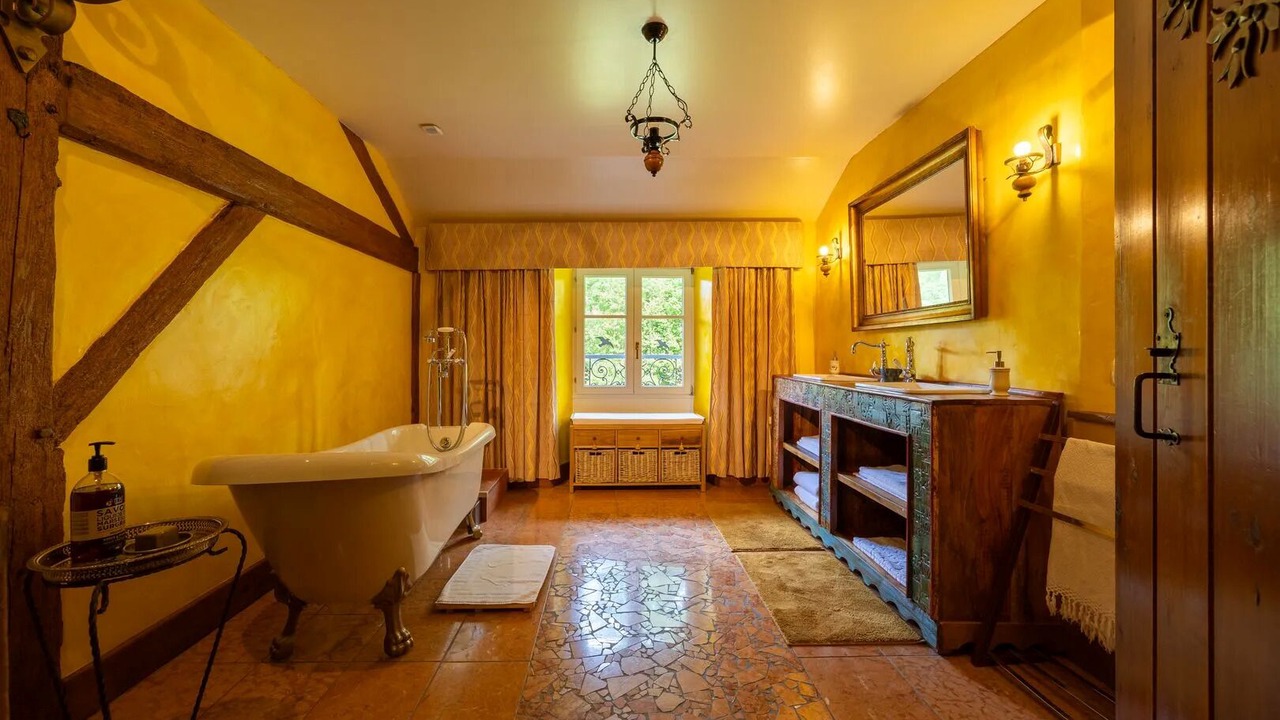 Photo of Bathroom in Taintrux
