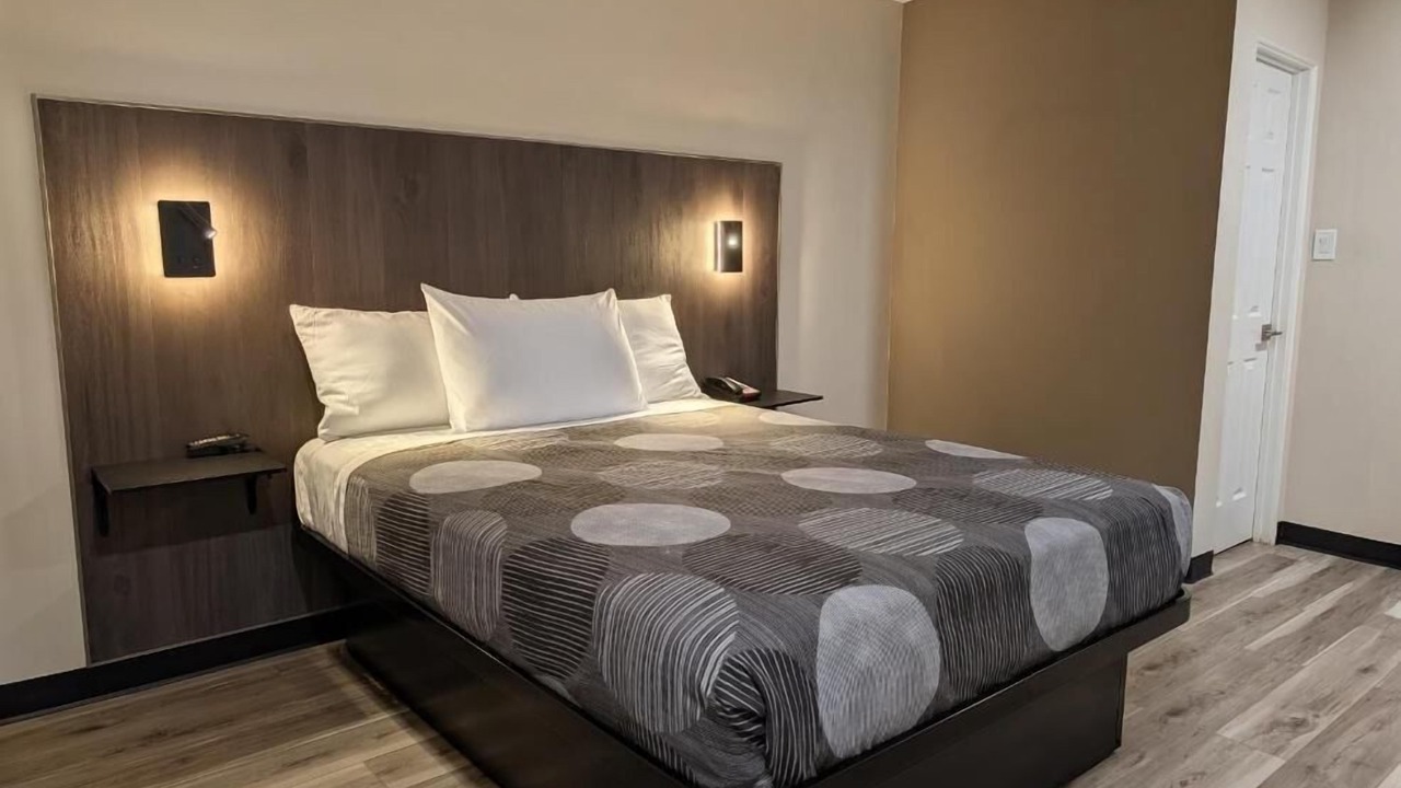 Photo of Bedroom in Chicago Heights