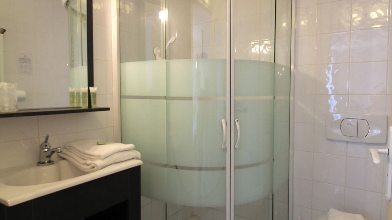 Photo of Bathroom in Lablachere