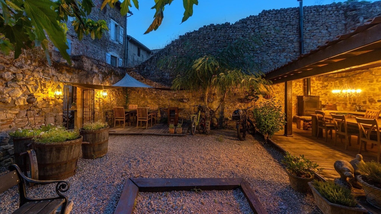 Photo of Patio Balcony in Cordes-sur-Ciel