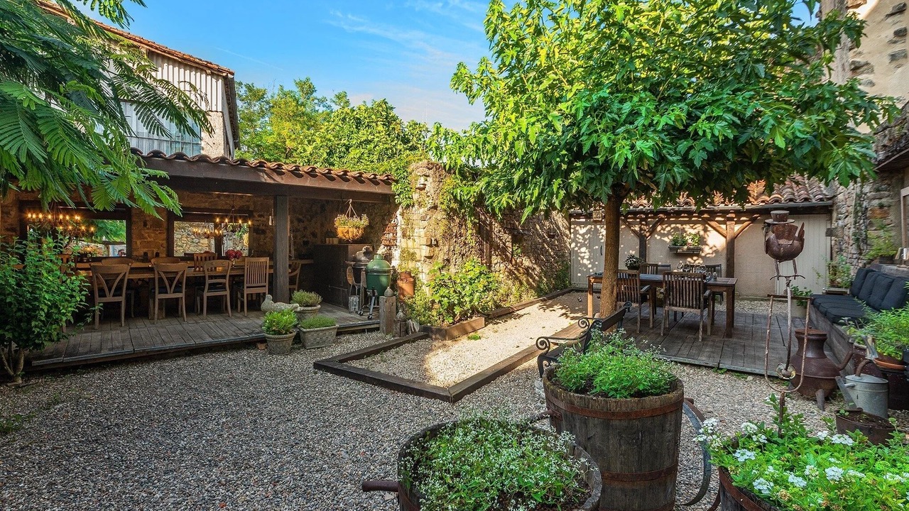 Photo of Patio Balcony in Cordes-sur-Ciel