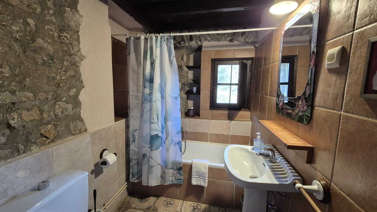 Photo of Bathroom in Montagut