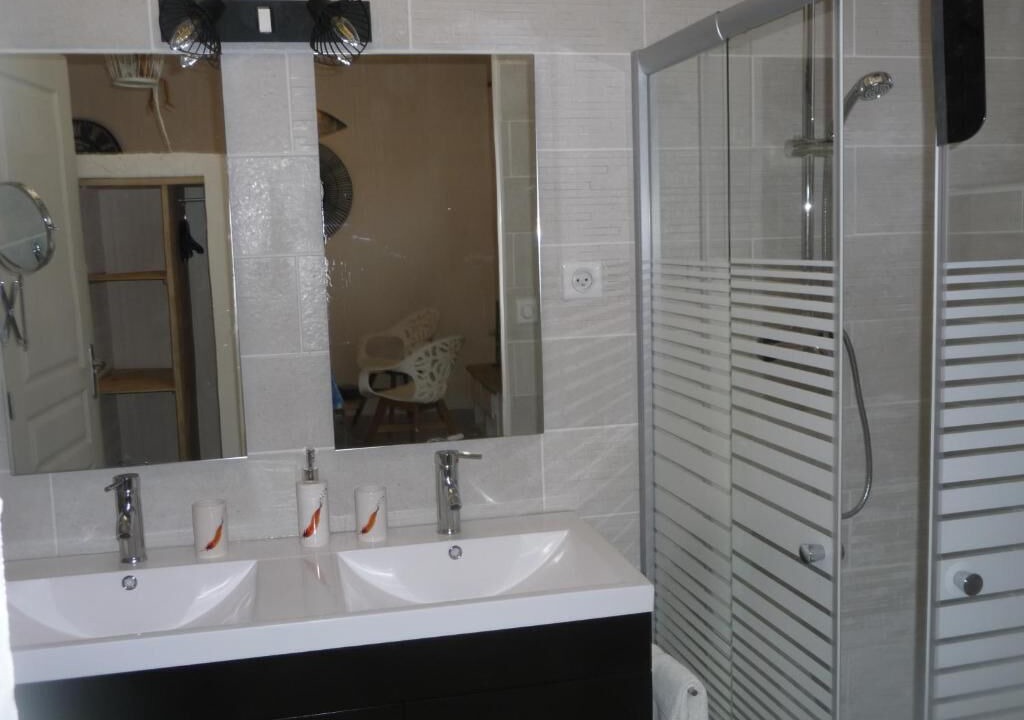 Photo of Bathroom in Cindre