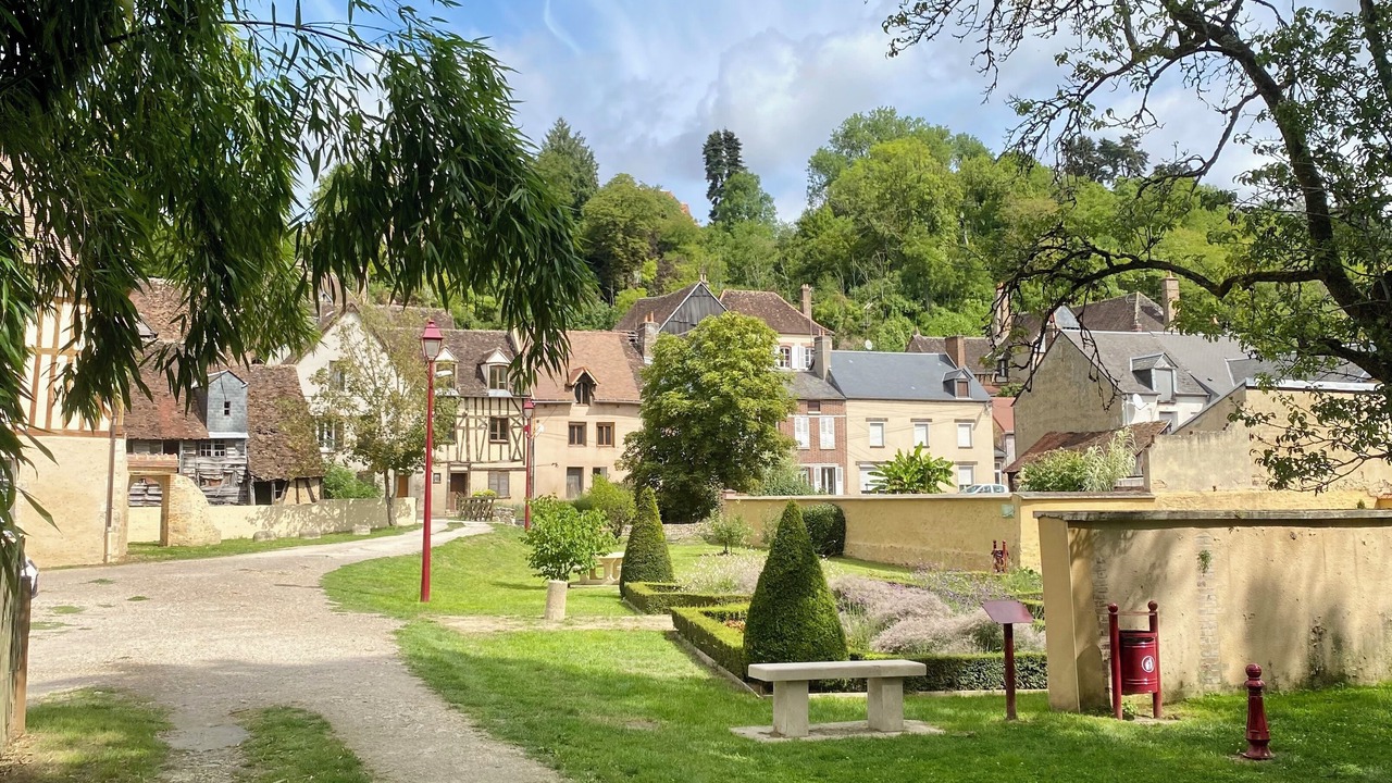 Photo of Others in Chateau-Renard