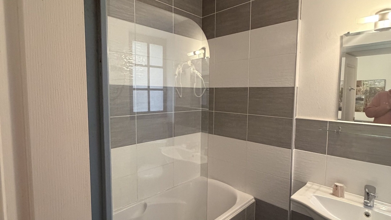 Photo of Bathroom in Cahors Old Town