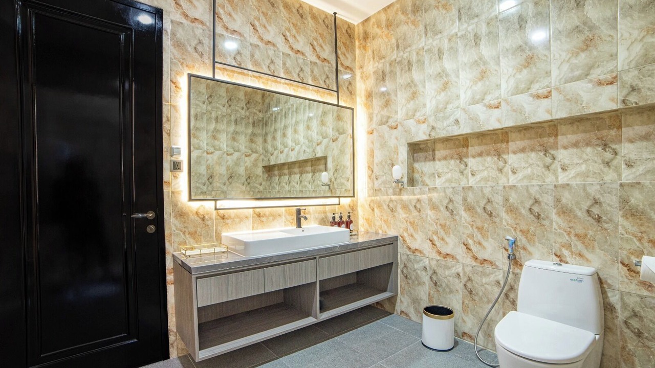 Photo of Bathroom in Padangsambian Klod