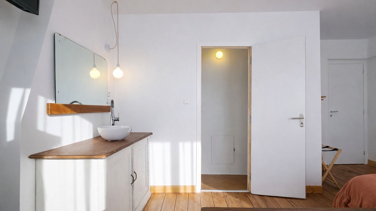 Photo of Bedroom in Fives
