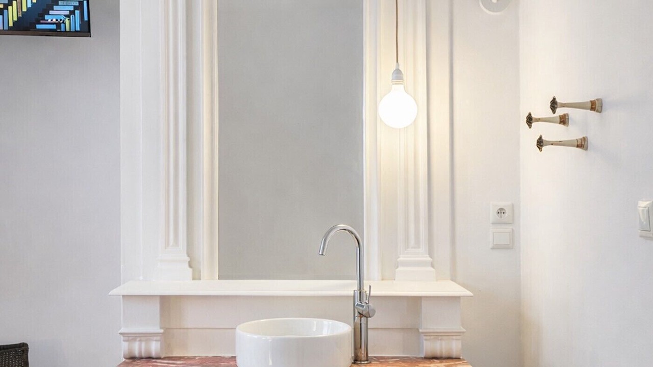 Photo of Bathroom in Fives