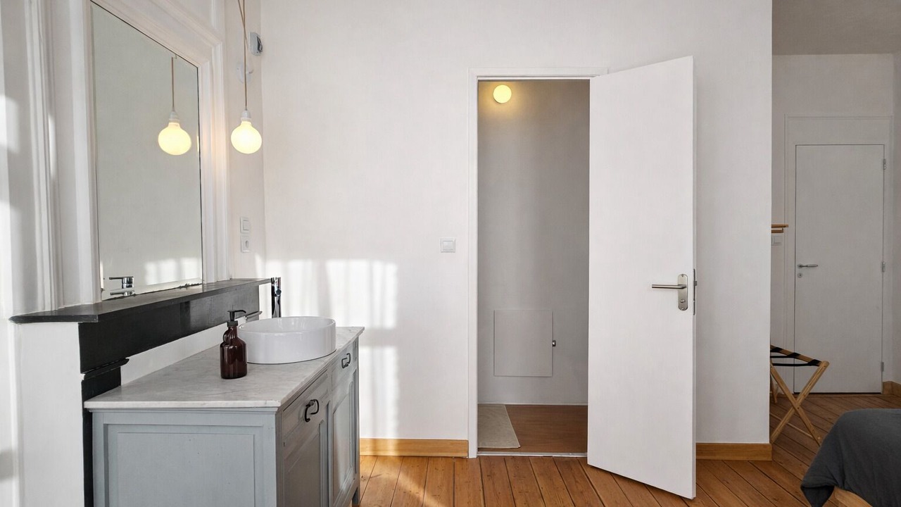 Photo of Bathroom in Fives