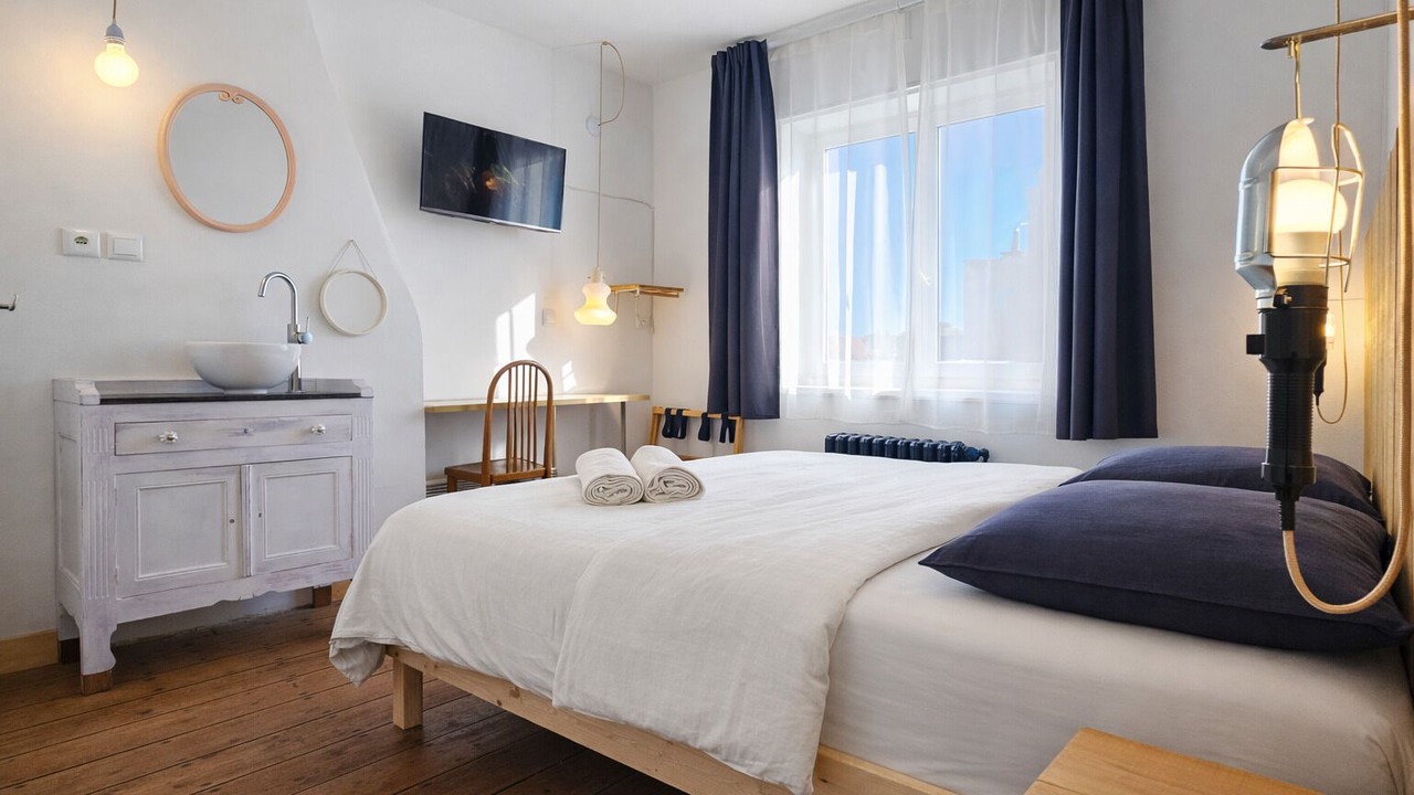 Photo of Bedroom in Fives