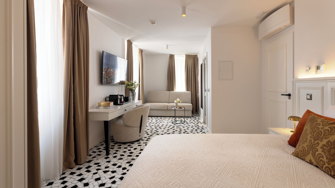 Photo of Bedroom in Pile