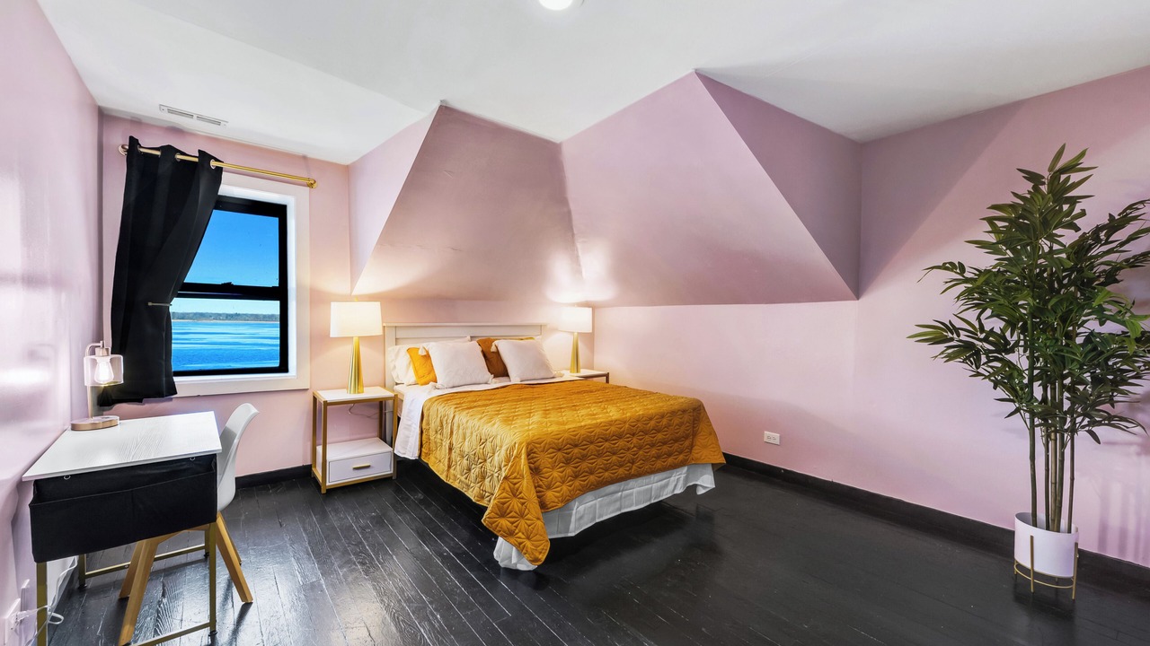 Photo of Bedroom in Fox Lake
