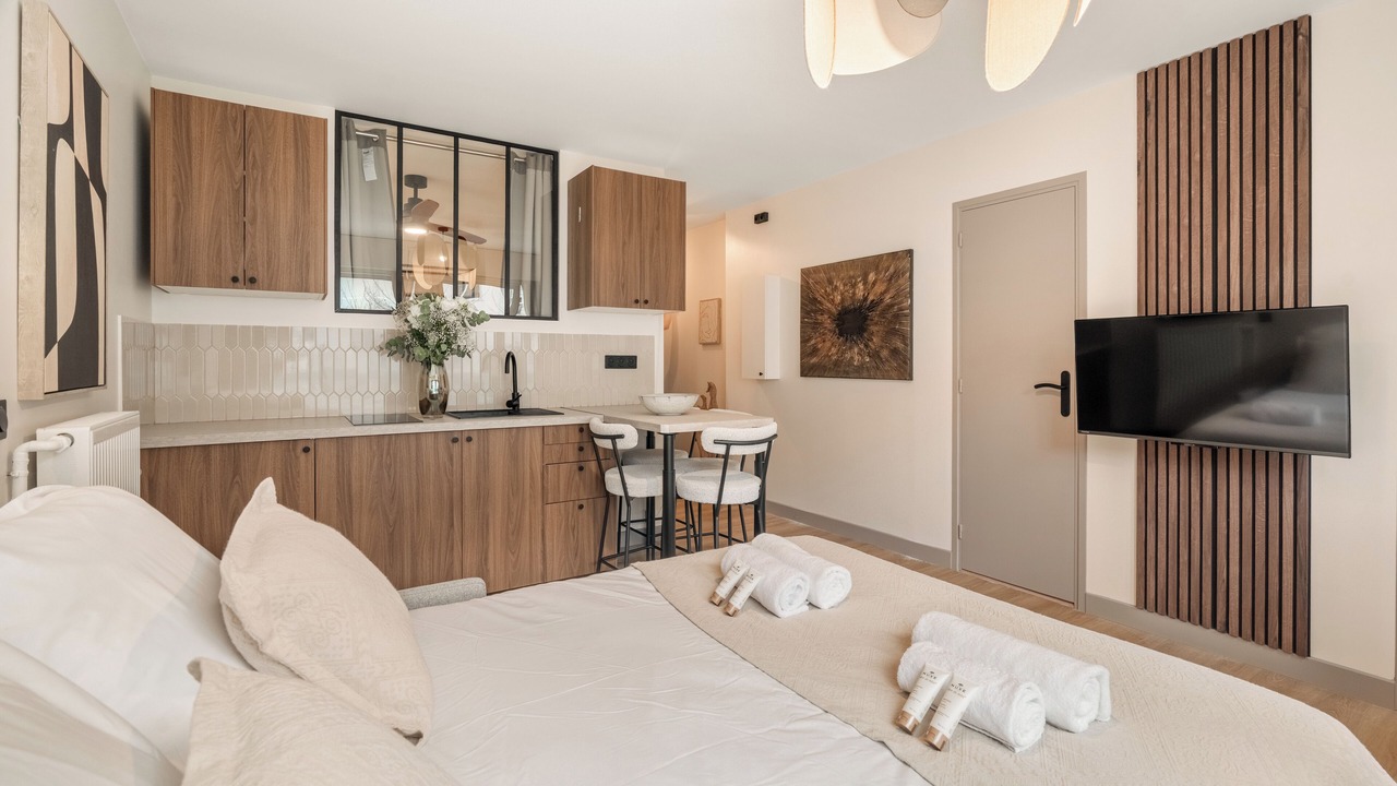 Photo of Others in Necker