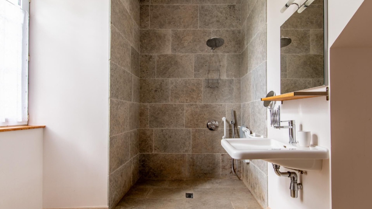 Photo of Bathroom in Bourg-dIre