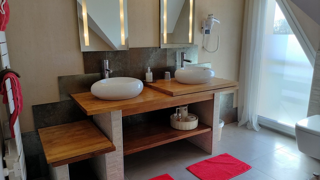 Photo of Bathroom in Tracy-sur-Mer