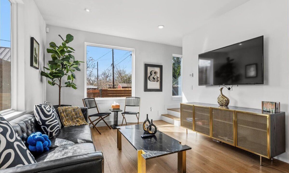Photo of Livingroom in South Manchaca