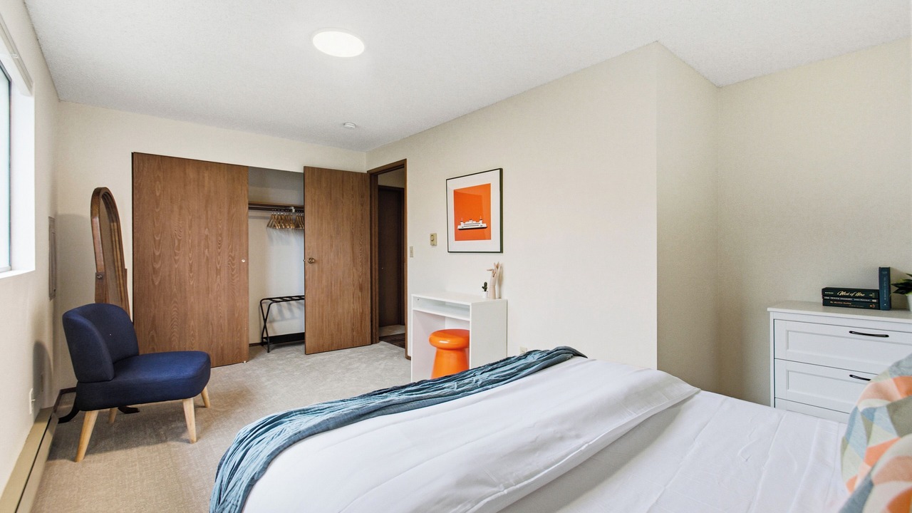 Photo of Bedroom in Minor