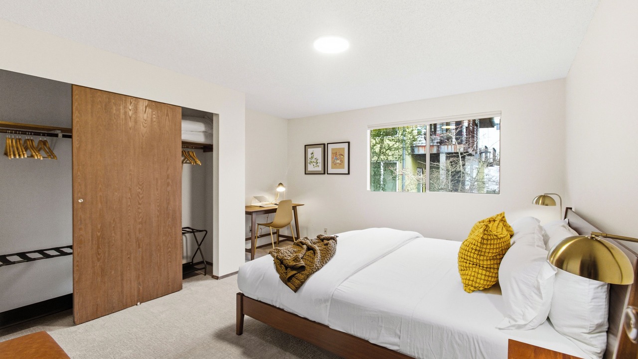 Photo of Bedroom in Minor