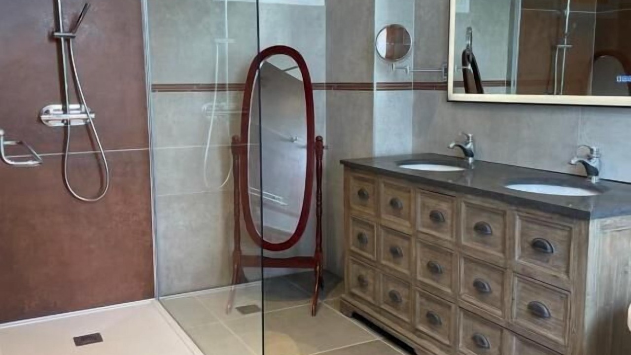 Photo of Bathroom in Mirepoix