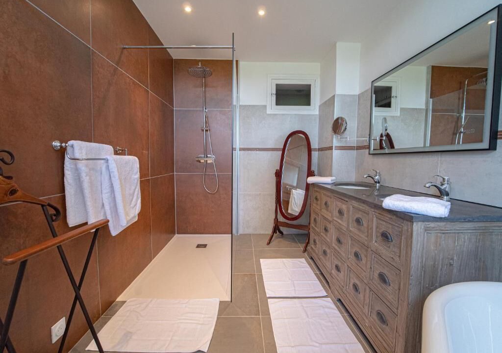 Photo of Bathroom in Mirepoix