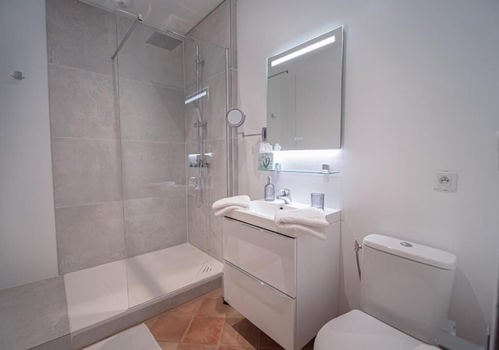 Photo of Bathroom in Mirepoix