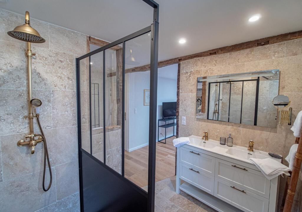 Photo of Bathroom in Mirepoix