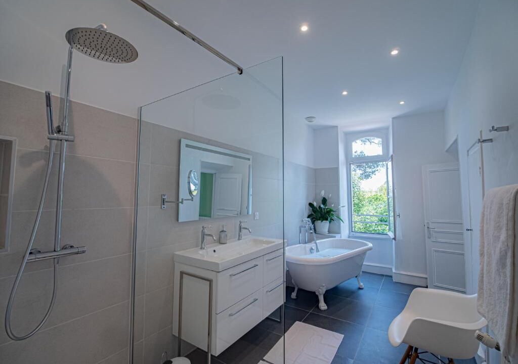 Photo of Bathroom in Mirepoix