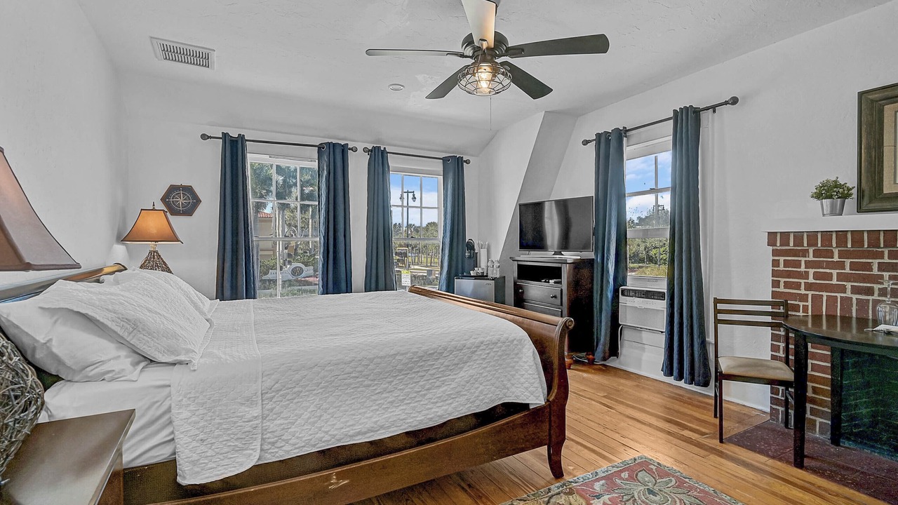 Photo of Bedroom in Central Sarasota