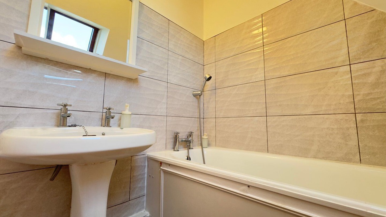 Photo of Bathroom in Ealing Common
