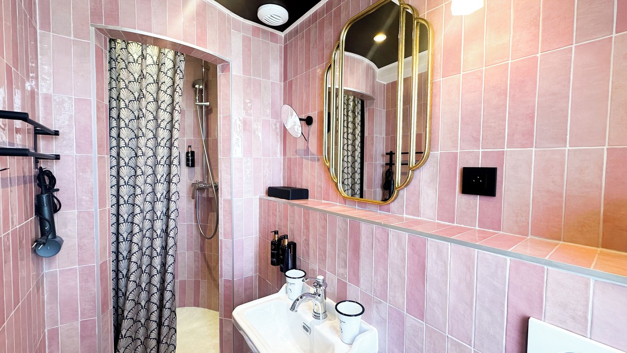 Photo of Bathroom in Quartier des Grandes-Carrieres