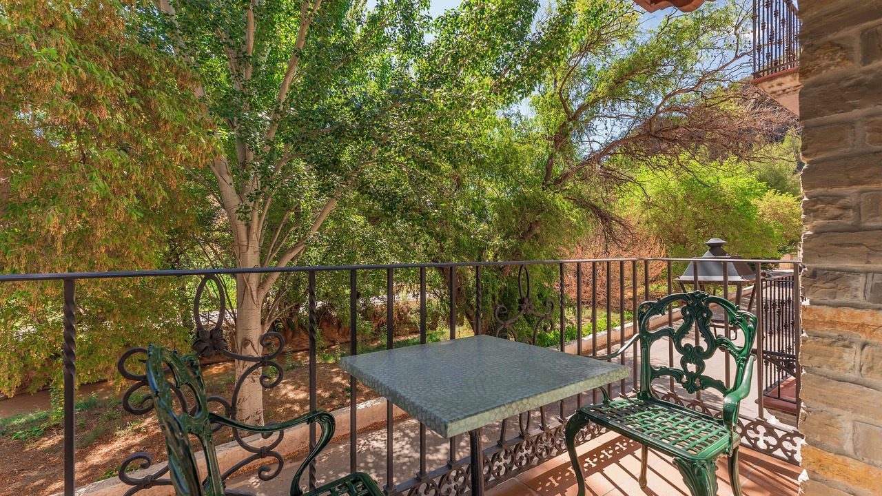 Photo of Patio Balcony in Libros