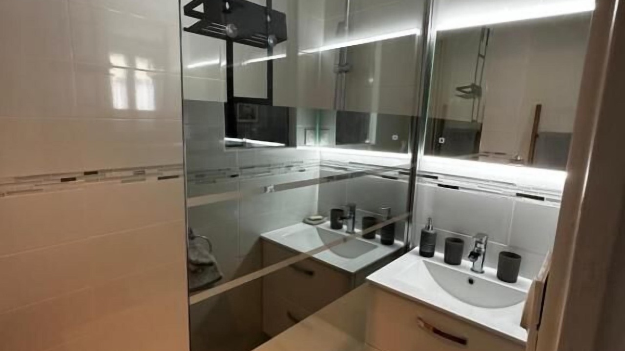 Photo of Bathroom in Cenon-sur-Vienne