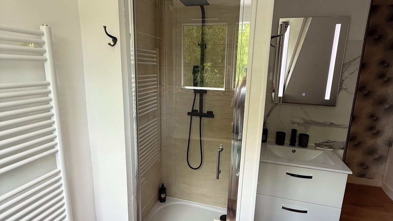 Photo of Bathroom in Cenon-sur-Vienne