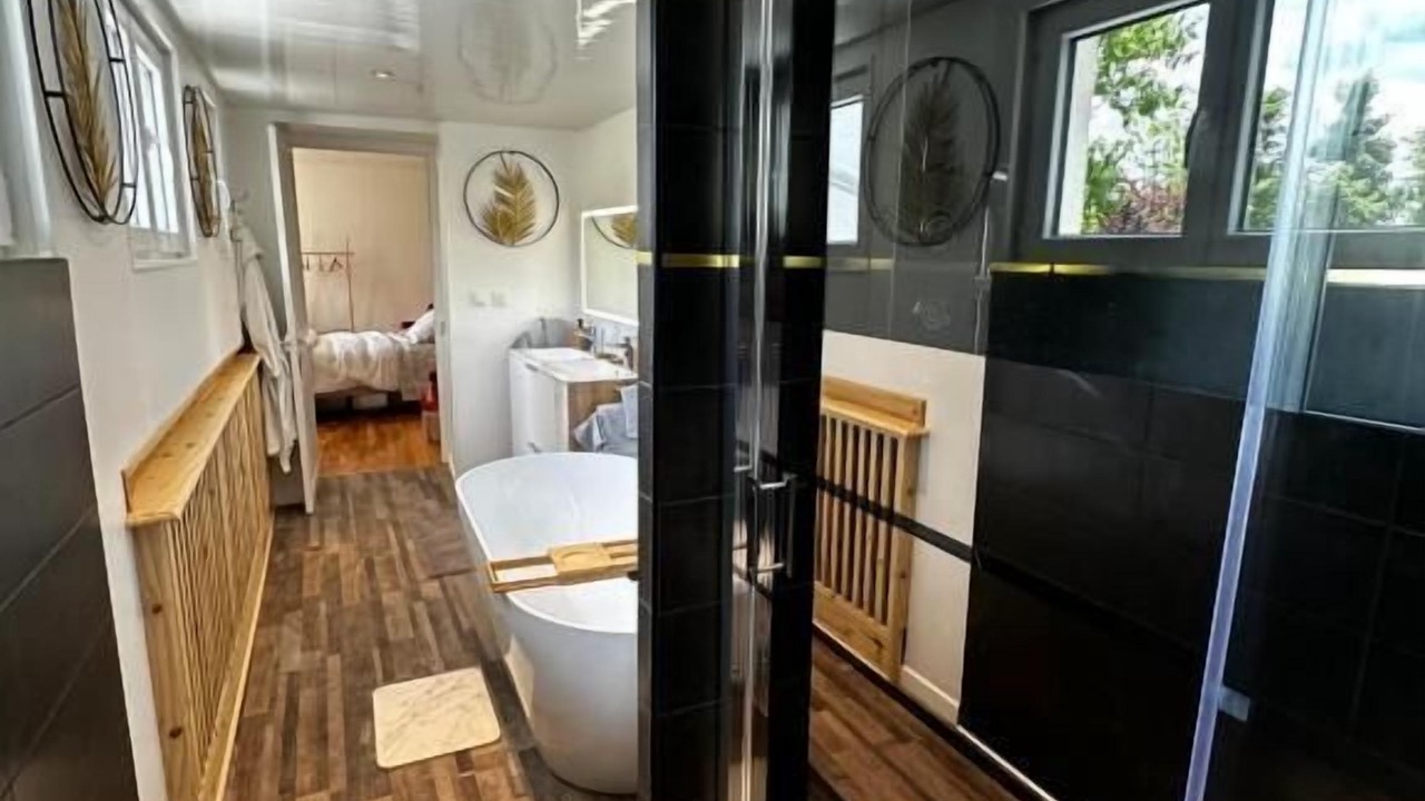 Photo of Bathroom in Cenon-sur-Vienne