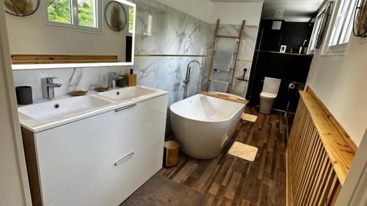 Photo of Bathroom in Cenon-sur-Vienne
