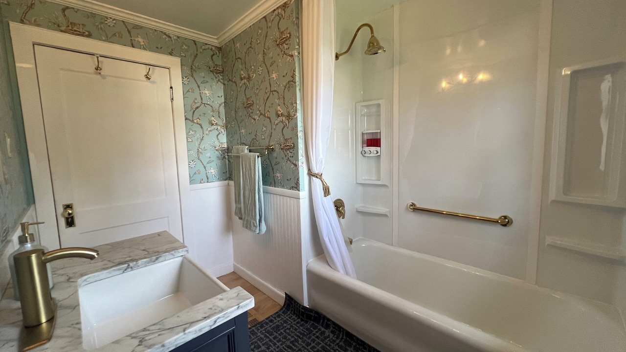 Photo of Bathroom in University District