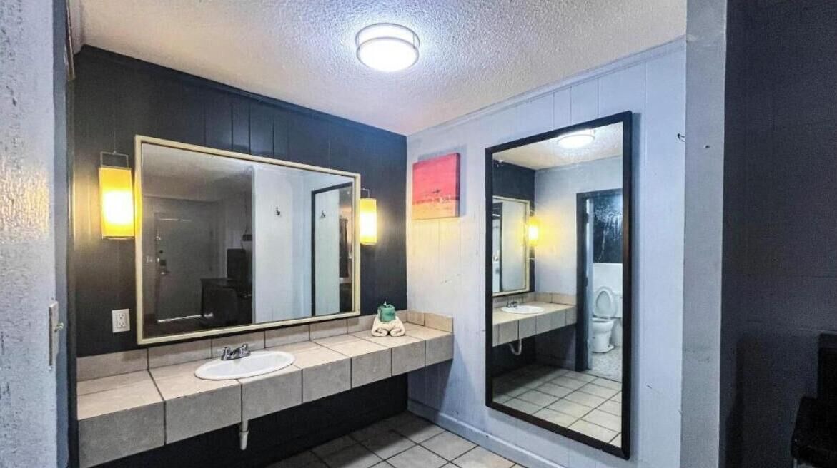 Photo of Others in Albany