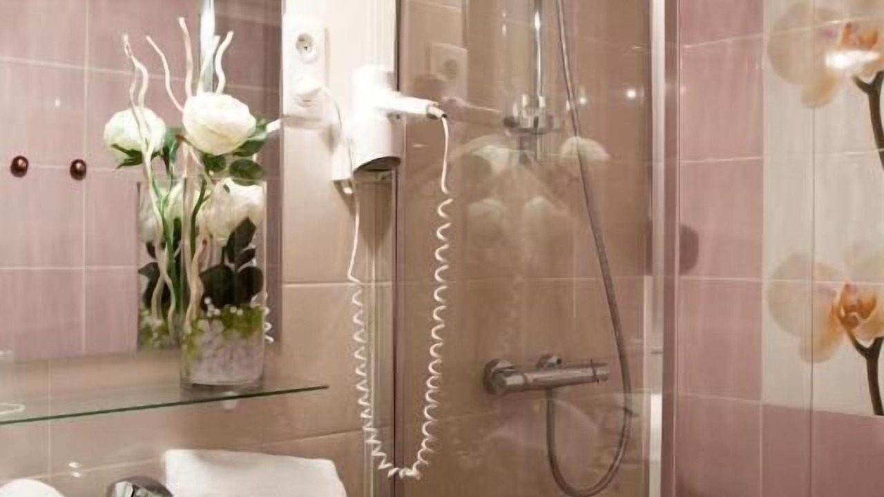 Photo of Bathroom in Richebourg - Saint-Clement