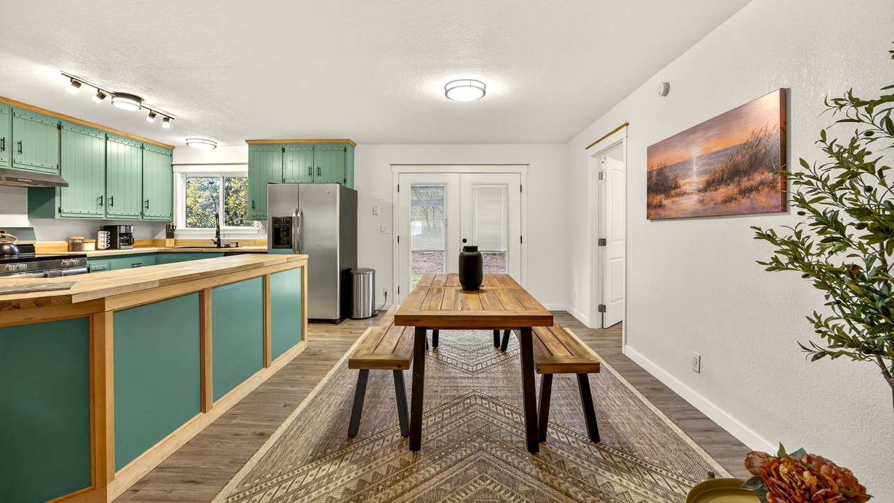 Photo of Others in Cave Junction