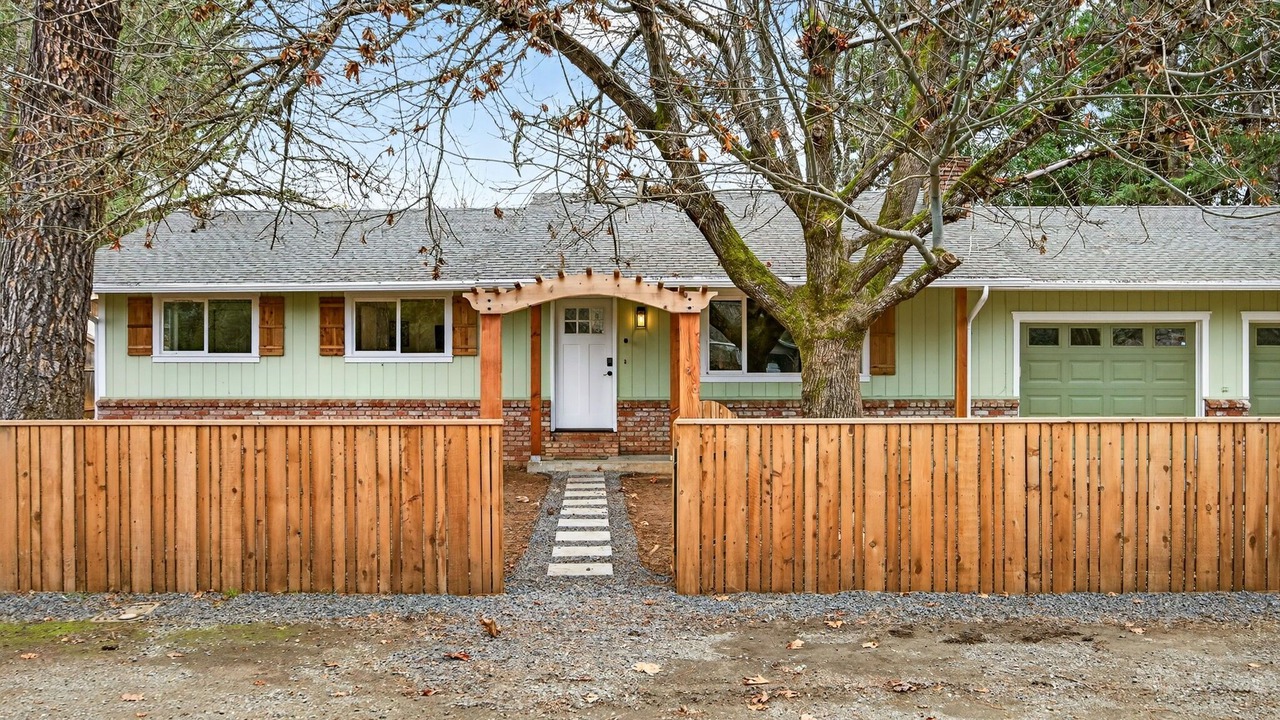 Photo of Outdoor in Cave Junction